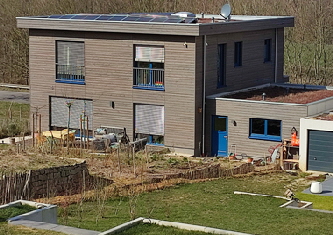 Doppelhaus-AmWinkelstueck-Holz-mini